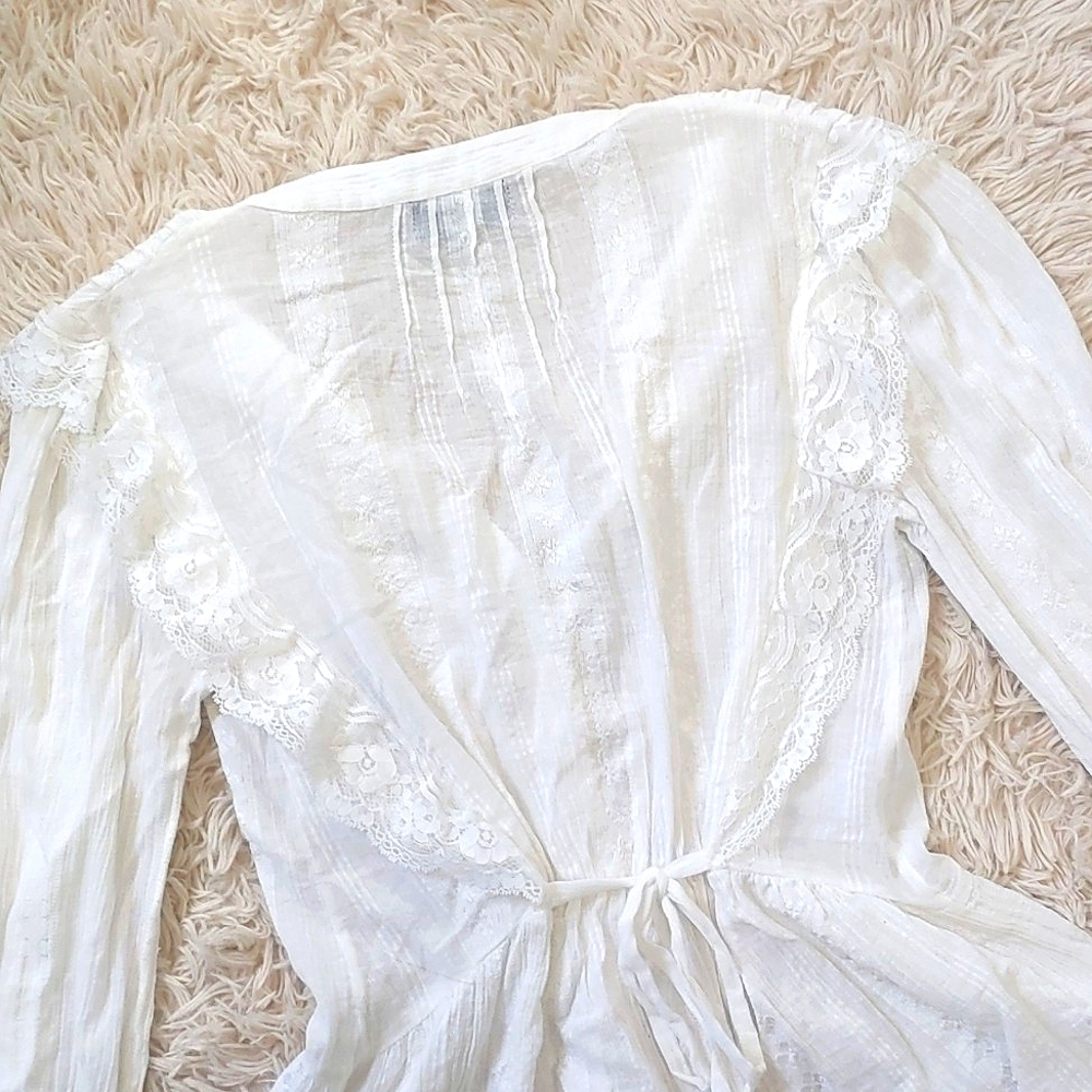 Majorelle Lace Flare Sleeve Blouse - Picture 6 of 11